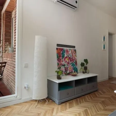 Renovated In De Gracia Apartment