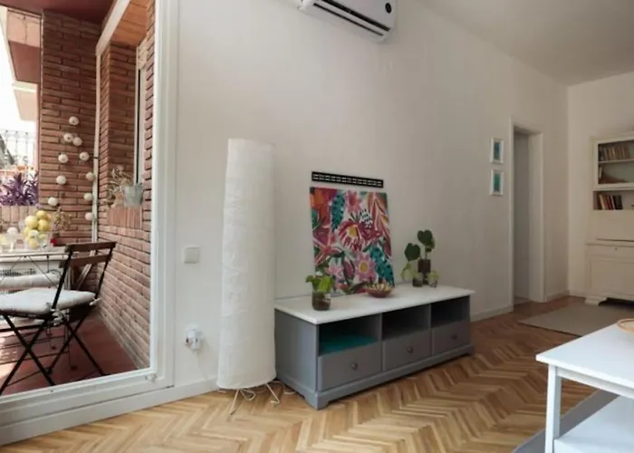 Renovated In De Gracia Lejlighed
